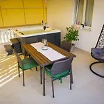 Paula With Private Jacuzzi And Parking- Near The アパート ザダル