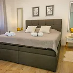 アパート Paula With Private Jacuzzi And Parking- Near The ザダル