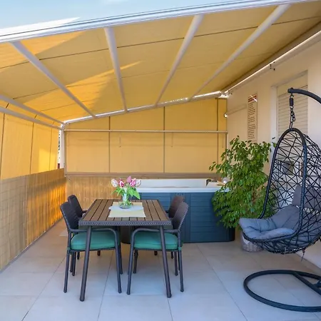 Paula With Private Jacuzzi And Parking- Near The Apartment Zadar