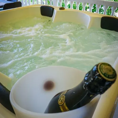 Paula With Private Jacuzzi And Parking- Near The Апартаменты *