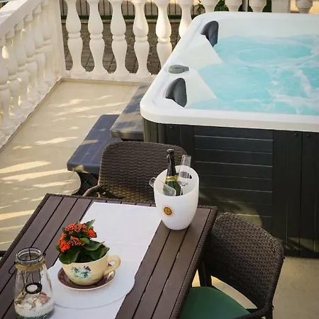 Paula With Private Jacuzzi And Parking- Near The * Задар