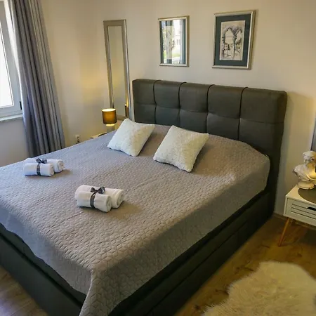 Apartment Paula With Private Jacuzzi And Parking- Near The