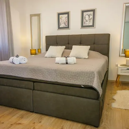 Апартаменты Paula With Private Jacuzzi And Parking- Near The Задар