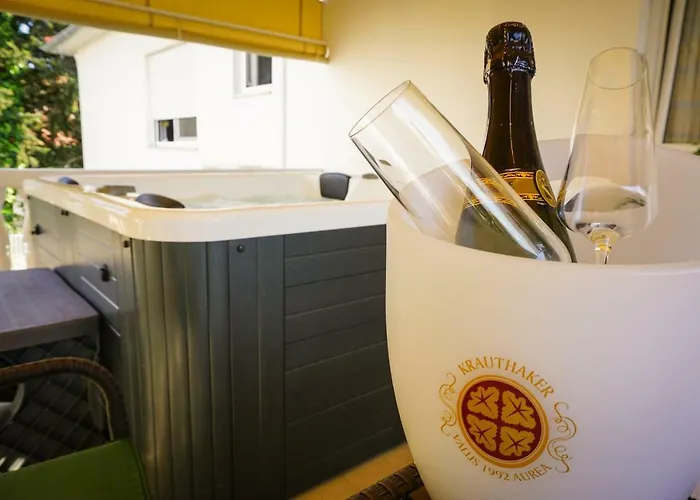 Paula With Private Jacuzzi And Parking- Near The Апартаменты Задар