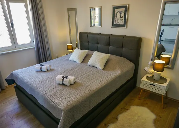 Апартаменты Paula With Private Jacuzzi And Parking- Near The