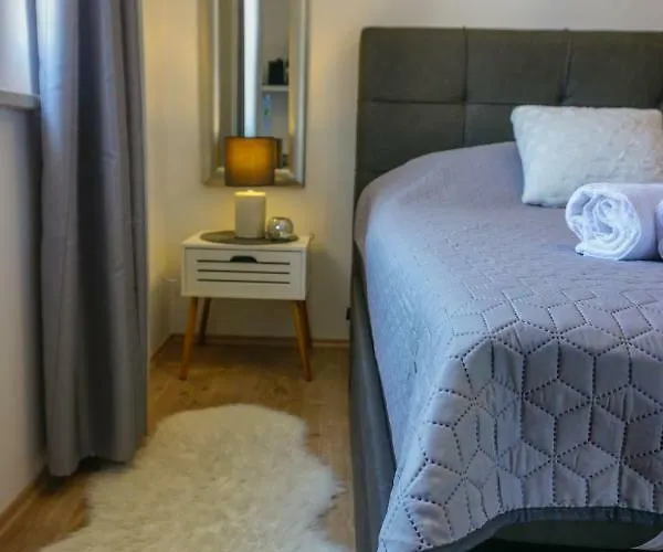 Paula With Private Jacuzzi And Parking- Near The 아파트