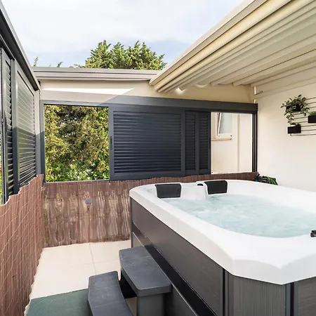Paula With Private Jacuzzi And Parking- Near The Apartman *