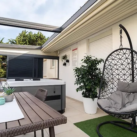 Apartman Paula With Private Jacuzzi And Parking- Near The Zadar