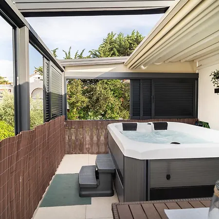 Paula With Private Jacuzzi And Parking- Near The Apartman