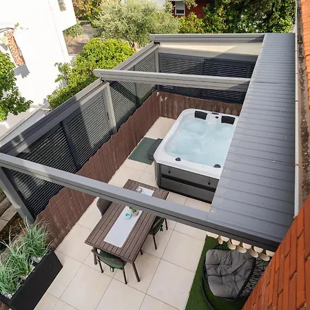 Paula With Private Jacuzzi And Parking- Near The Apartman Zadar