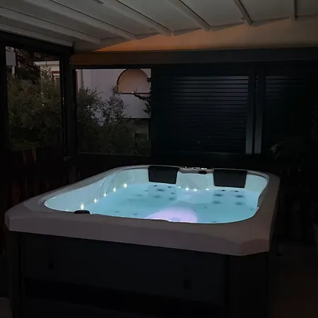 Apartman Paula With Private Jacuzzi And Parking- Near The