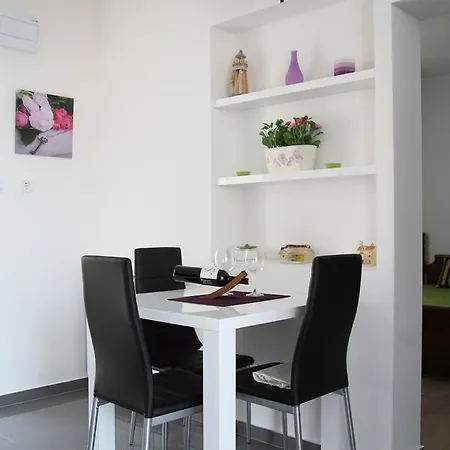 Paula With Private Jacuzzi And Parking- Near The Apartment