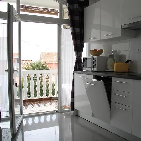 Paula With Private Jacuzzi And Parking- Near The