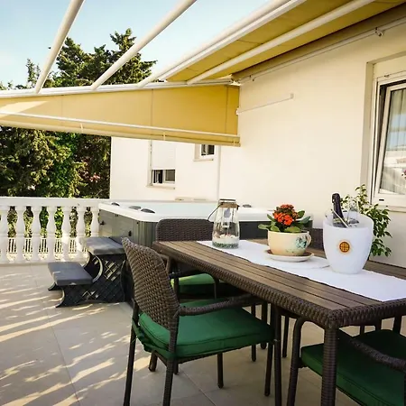 Apartment Paula With Private Jacuzzi And Parking- Near The Zadar