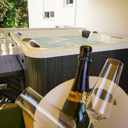 Apartment Paula With Private Jacuzzi And Parking- Near The