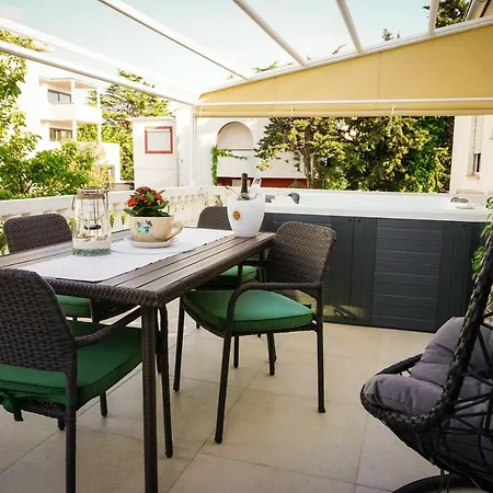 Apartment Paula With Private Jacuzzi And Parking- Near The