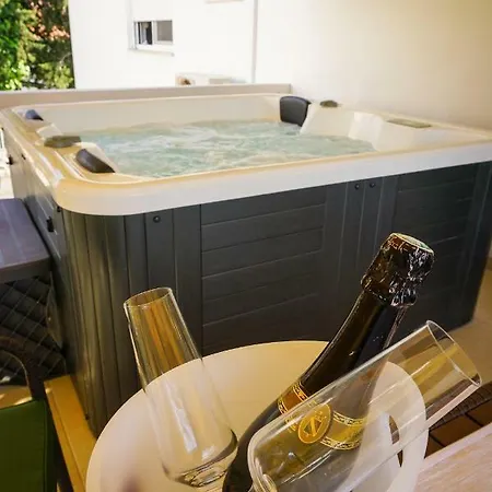 Appartement Paula With Private Jacuzzi And Parking- Near The