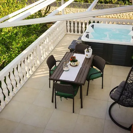 Apartment Paula With Private Jacuzzi And Parking- Near The Zadar