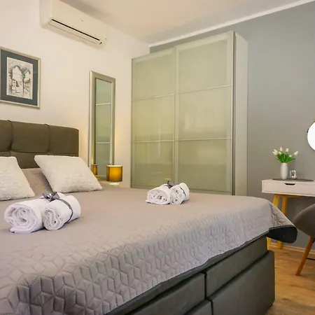 Апартаменты Paula With Private Jacuzzi And Parking- Near The Задар