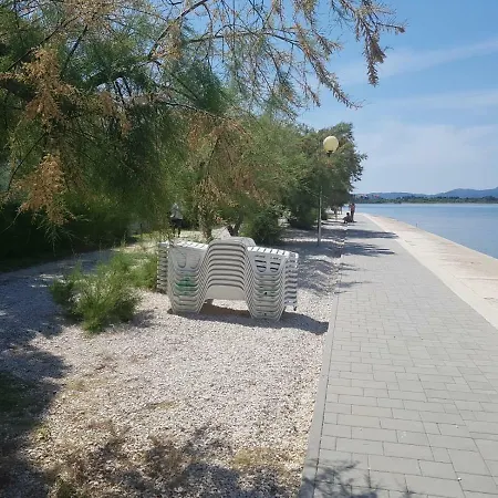 Апартаменты Paula With Private Jacuzzi And Parking- Near The Задар