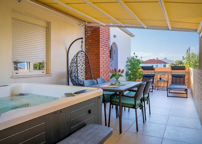 Paula With Private Jacuzzi And Parking- Near The