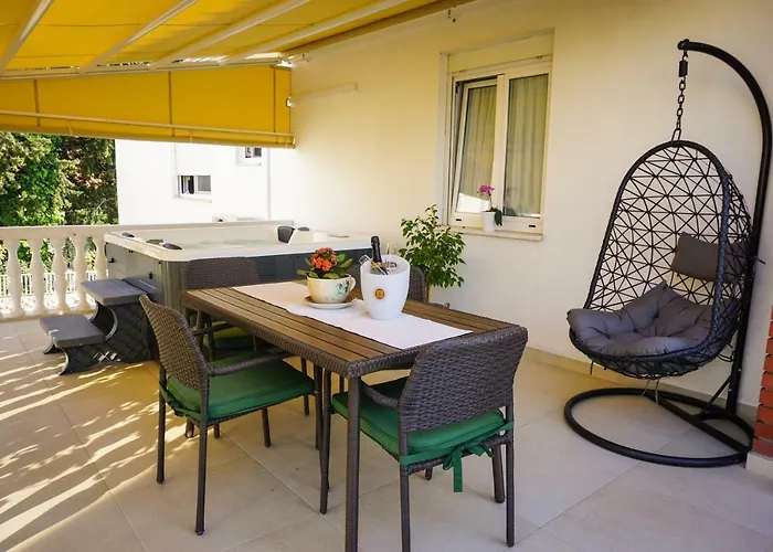 Paula With Private Jacuzzi And Parking- Near The 아파트 자다르