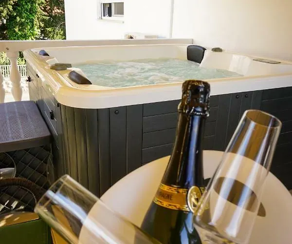 아파트 Paula With Private Jacuzzi And Parking- Near The