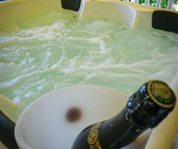 Paula With Private Jacuzzi And Parking- Near The 아파트 *