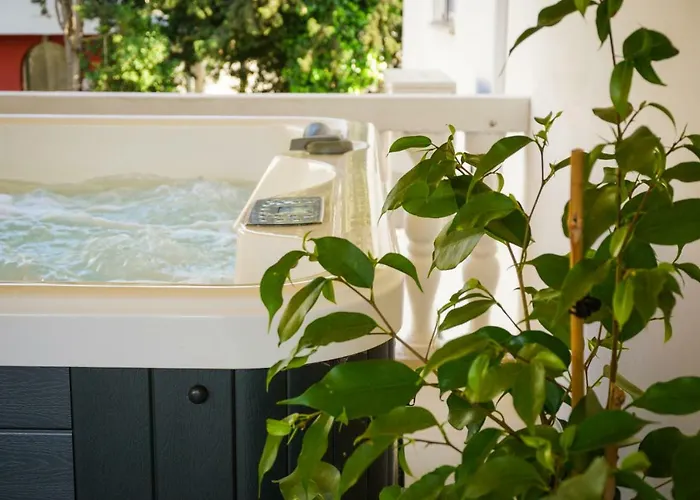 Paula With Private Jacuzzi And Parking- Near The Lejlighed *