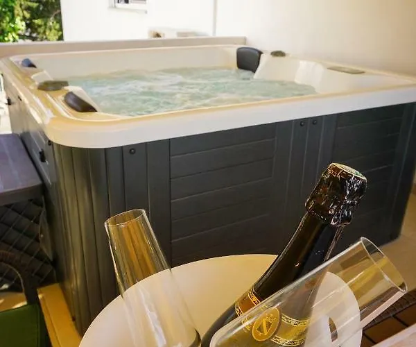 아파트 Paula With Private Jacuzzi And Parking- Near The