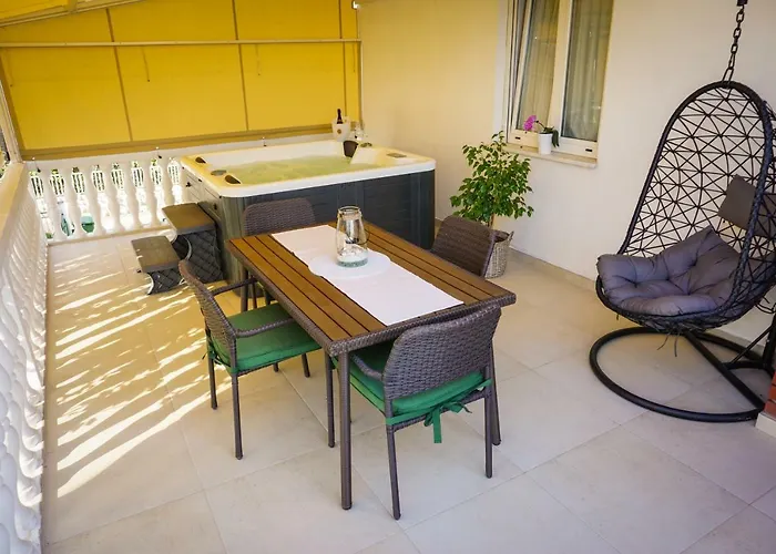 Paula With Private Jacuzzi And Parking- Near The 아파트 자다르