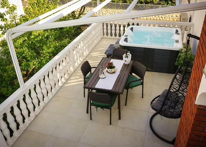 아파트 Paula With Private Jacuzzi And Parking- Near The 자다르