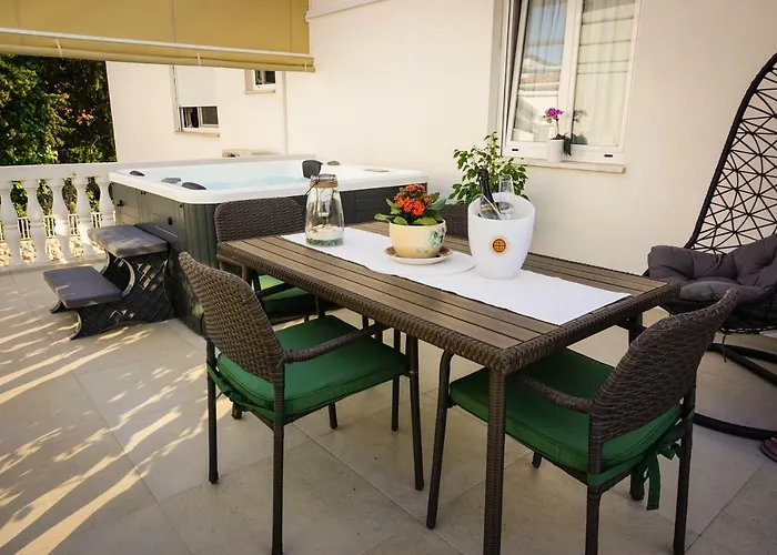 Paula With Private Jacuzzi And Parking- Near The * 자다르