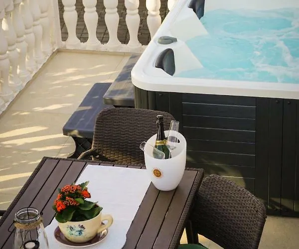 Paula With Private Jacuzzi And Parking- Near The * 자다르