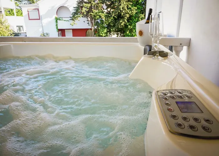 Paula With Private Jacuzzi And Parking- Near The