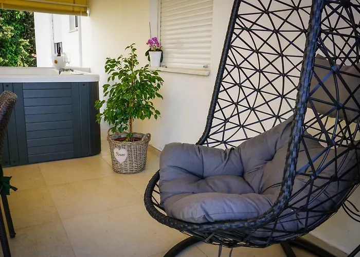 Paula With Private Jacuzzi And Parking- Near The *