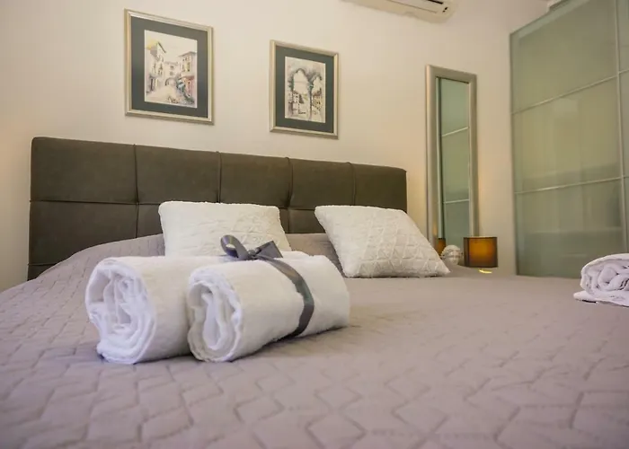 Paula With Private Jacuzzi And Parking- Near The 아파트 자다르