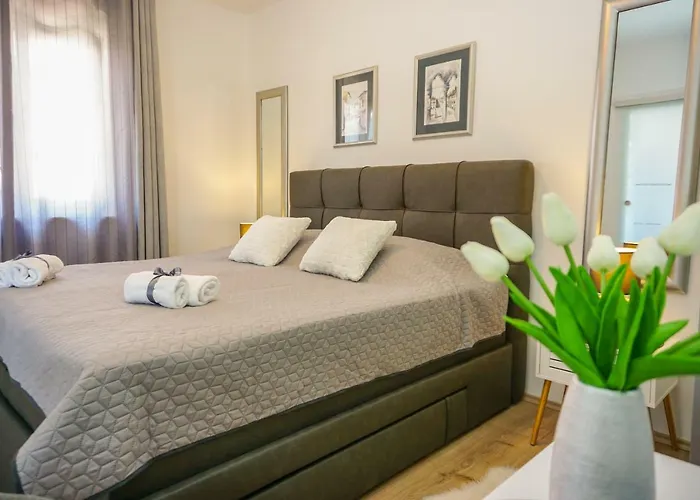 Paula With Private Jacuzzi And Parking- Near The 아파트