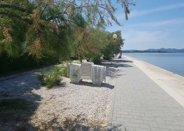 아파트 Paula With Private Jacuzzi And Parking- Near The 자다르